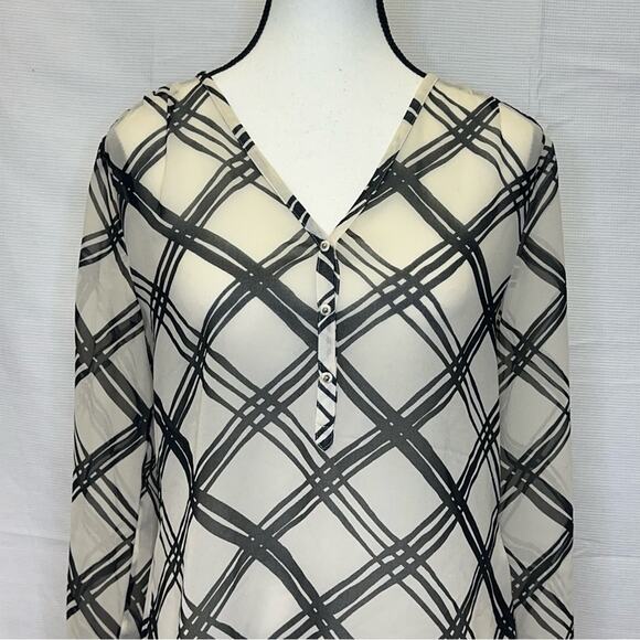 Priced to Sell!! Banana Republic XS Sheer Plaid Button-Up Blouse - Picture 2 of 11